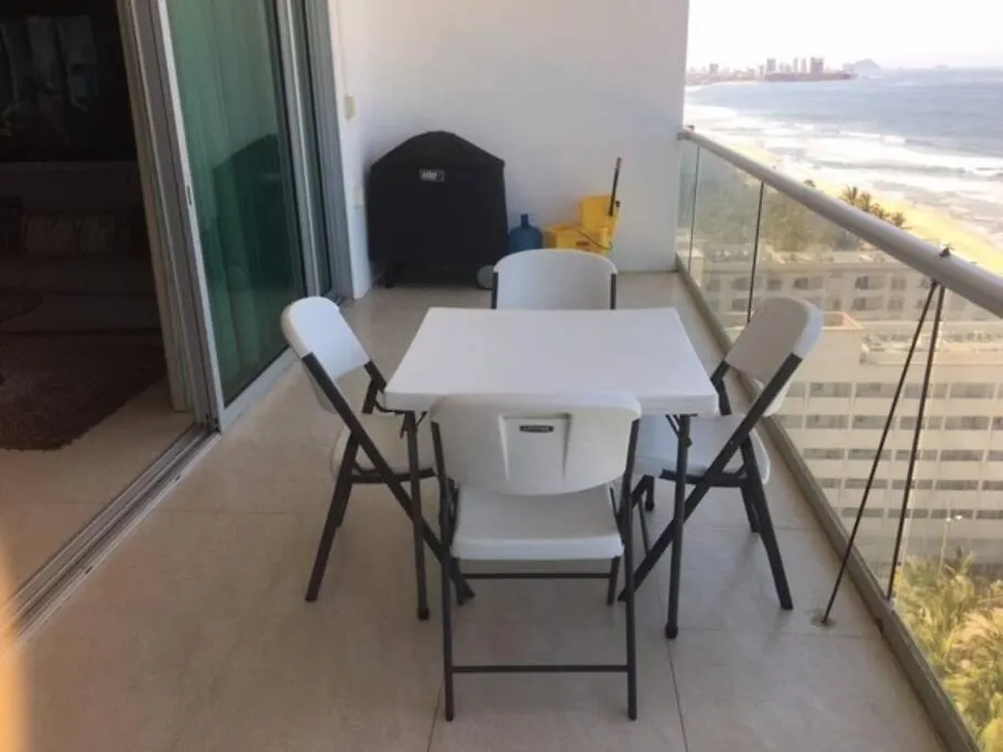 Beautiful 3 Bedroom, Fully Furnished, On The Beach Mazatlán Appartement